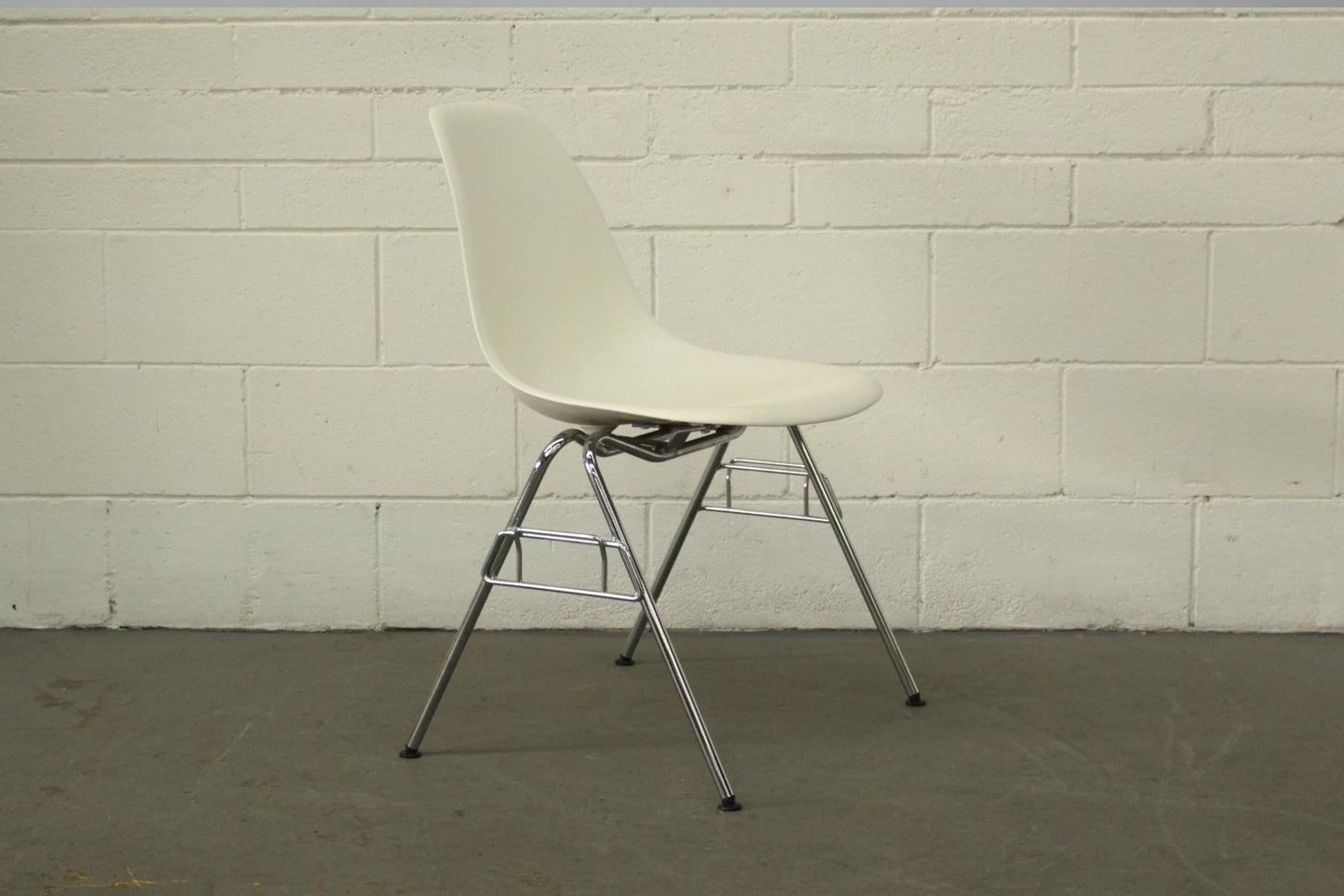 Vitra Eames Molded Plastic Chair White