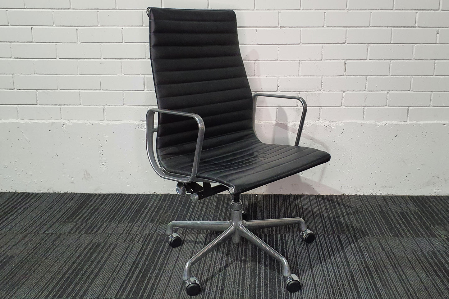Eames High Back Aluminium Group Chair